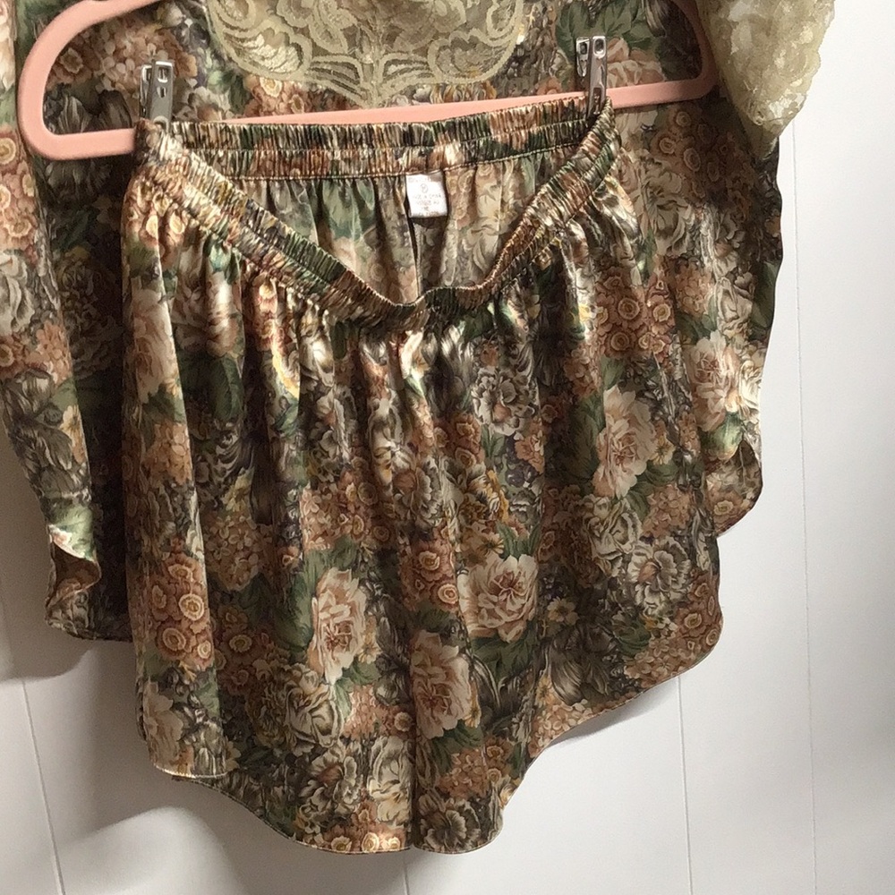 La Senza vintage autumn color lingerie set Olive & Gold Floral Satin top &shorts - Picture 2 of 6